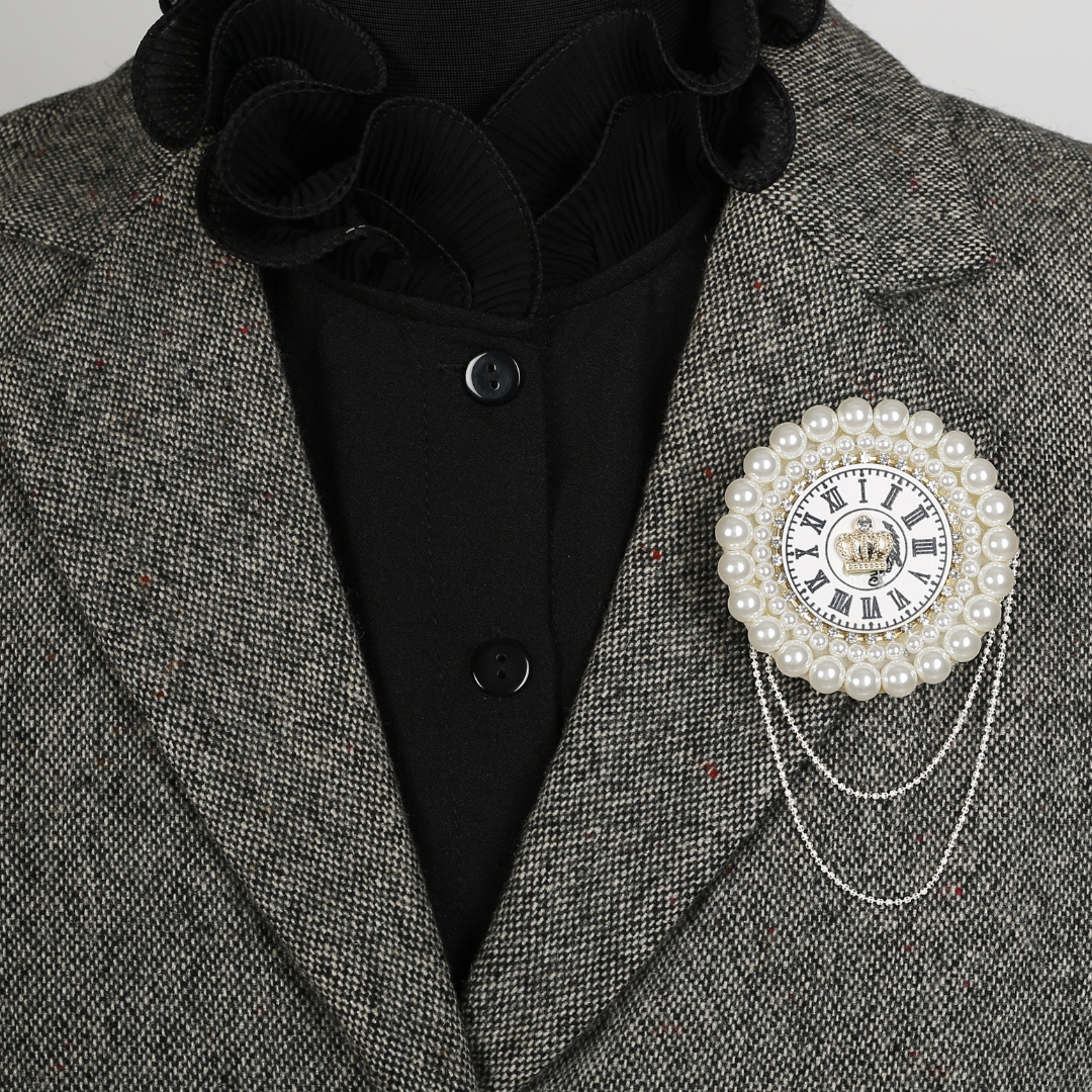 Gleaming Pearls Brooch