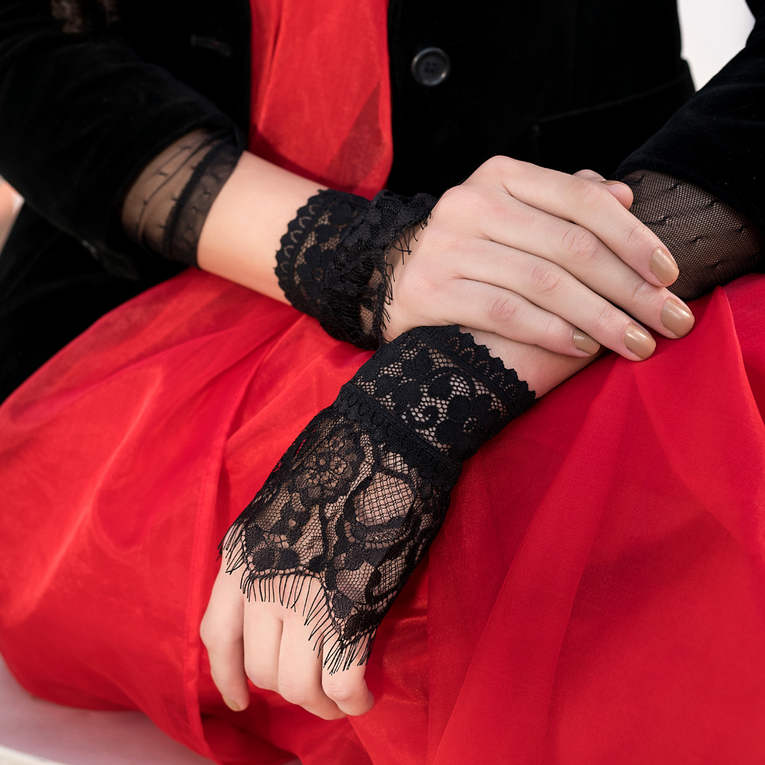 Lacy Detachable Cuffs - Black