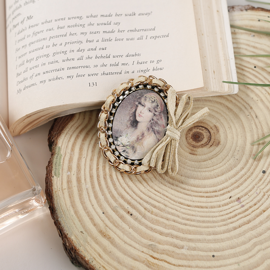 Gloria Brooch